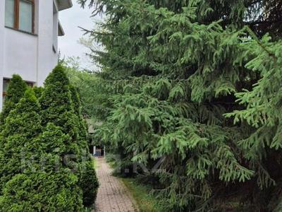 Жер үй мен саяжайлар в Алматы: Жеке үй · 12 бөлме · 1162 м², мкр Алмагуль — Жарокова, бағасы: 7 млн 〒 Жеке үй · 12 бөлме · 1162 м², мкр Алмагуль — Жарокова, бағасы: 7 млн 〒 в Алматы, Бостандыкский р-н