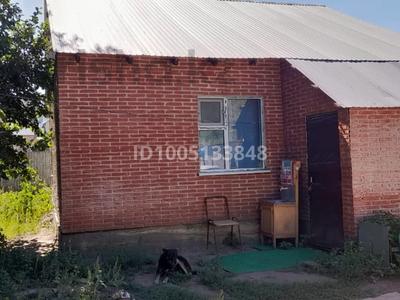Отдельный дом · 3 комнаты · 80 м² · 10 сот., Каргалинка 40 — Находится на против “три” магазина за 7.5 млн 〒 в Актобе, жилой массив Жилянка