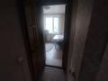 2-бөлмелі пәтер · 48 м² · 4/5 қабат, мкр 8 240 — остановки рядом со школой, бағасы: 15 млн ₸ в Актобе — фото 2
