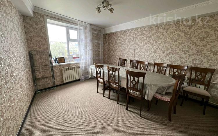 4-комнатная квартира · 76 м² · 3/12 этаж, Абая 216 — Гранд зодиак за 200 000 〒 в Уральске — фото 2