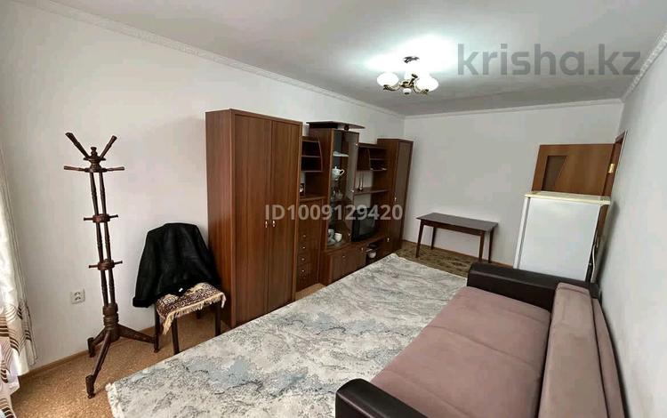 1-комнатная квартира · 31.2 м² · 3/5 этаж, мкр Юго-Восток, мкр Юго-Восток, 30й микрорайон 17 — Гапеева 17 за 15 млн ₸ в Караганде, Казыбек би р-н — фото 2