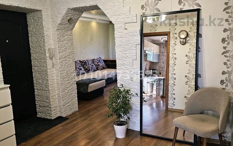 3-комнатная квартира · 60 м² · 5/5 этаж, мкр Михайловка , Касым Аманжолова 67 за 29 млн ₸ в Караганде, Казыбек би р-н — фото 2