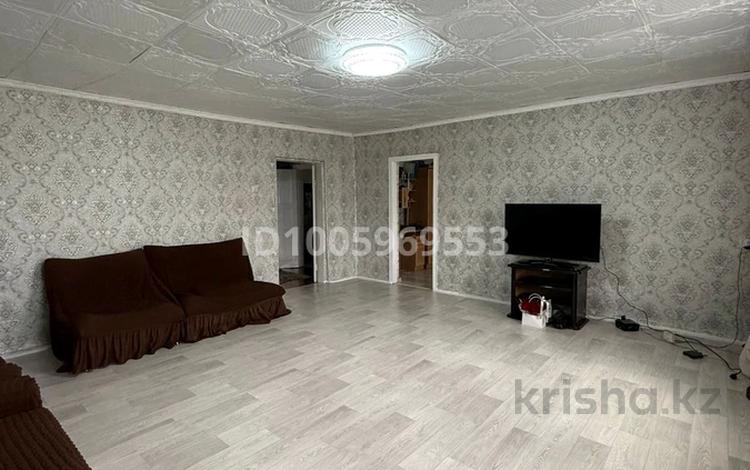 Отдельный дом · 4 комнаты · 180 м² · 15 сот., Центральная 46 — Дом за кафе-магазином &quot;Бірлік&quot; за 23 млн 〒 в Семее — фото 2