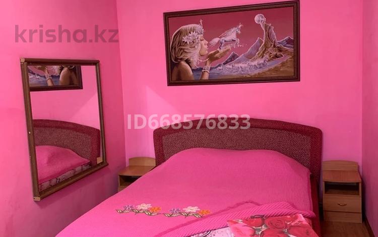 2-комнатная квартира · 45 м² · 2/5 этаж, мкр Новый Город за 1 500 〒 в Караганде, Казыбек би р-н — фото 9