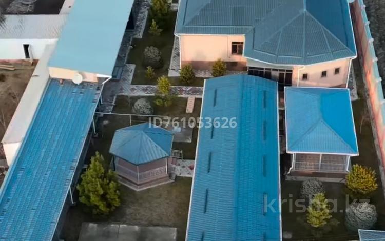 Отдельный дом · 6 комнат · 250 м² · 16 сот., Кудас Жунисбеков 75 за 95 млн 〒 в Туркестане — фото 2