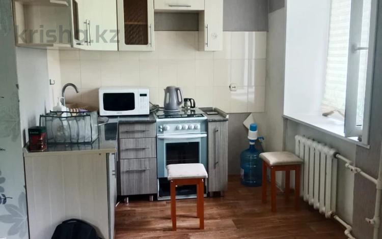 1-комнатная квартира · 32 м² · 2/2 этаж, мкр Новый Город, Улица Штурманская 10 за 9.8 млн ₸ в Караганде, Казыбек би р-н — фото 2