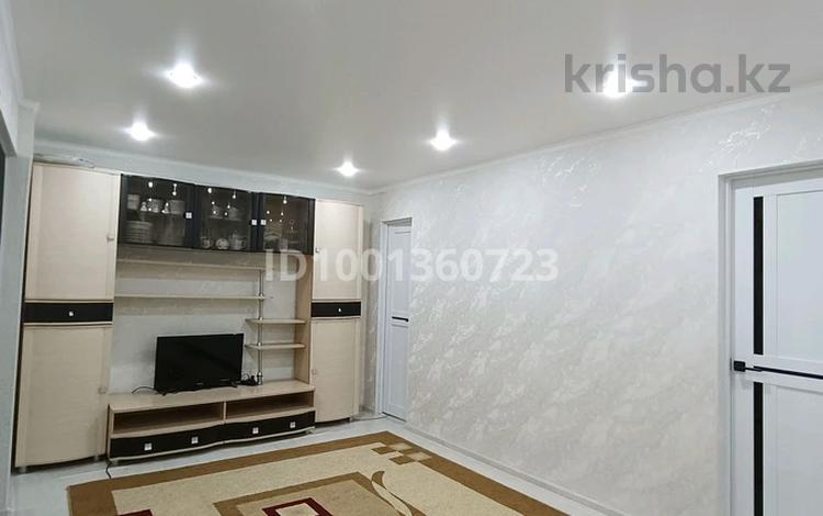 2-бөлмелі пәтер · 44 м² · 3/3 қабат, Назарбаев 67а — Пугачева, бағасы: 10 млн ₸ в Уральске — фото 2