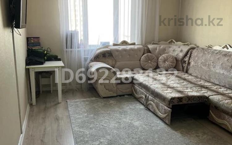 2-комнатная квартира, 48 м², 8/12 этаж помесячно, мкр Аксай-4, Утеген батыра за 250 000 〒 в Алматы, Ауэзовский р-н — фото 2