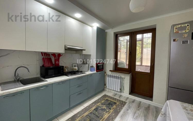 2-бөлмелі пәтер · 56 м² · 1/5 қабат, 2 ш/а., Санкибай батыр 169, бағасы: 180 000 ₸ в Актобе, мкр 8 — фото 2