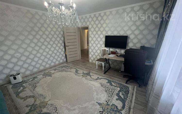 3-комнатная квартира, 64 м², 7/10 этаж, мкр Юго-Восток, Мкр Степной 4 за 26.6 млн 〒 в Караганде, Казыбек би р-н — фото 3