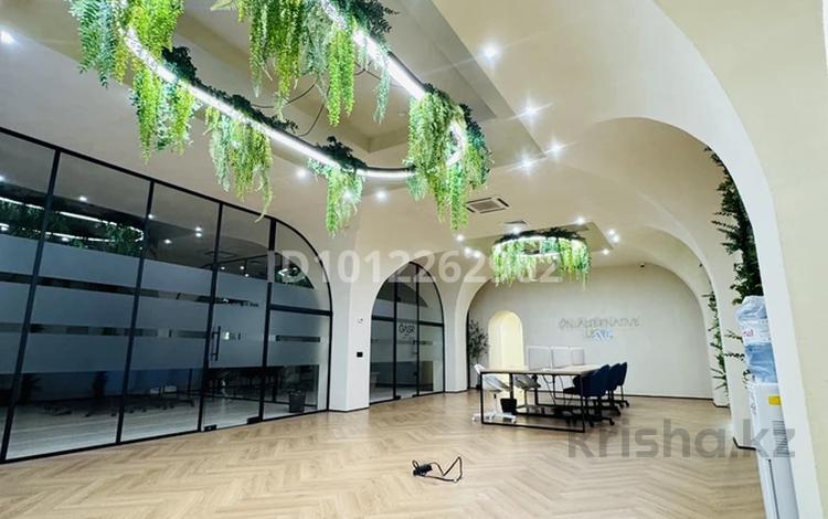 Кеңселер, кабинеттер және жұмыс орындары · 550 м², бағасы: 6 млн ₸ в Алматы, Бостандыкский р-н — фото 2