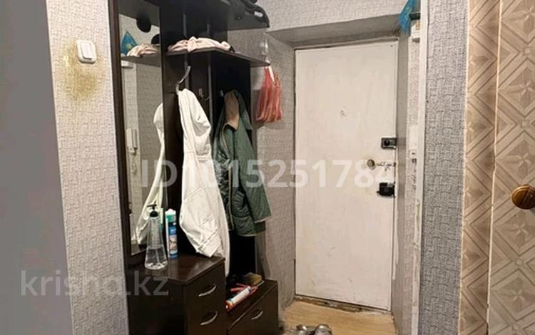 2-комнатная квартира · 43 м² · 5/5 этаж, Майкудук, Майкудук, 13й микрорайон 26 за 8 млн ₸ в Караганде, Алихана Бокейханова р-н — фото 2