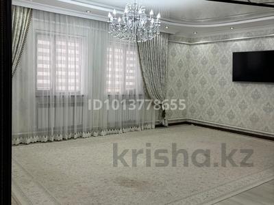 5-бөлмелі пәтер · 300 м², Самал 7/13 — Т.д Нұрболат, бағасы: 30 млн ₸ в Батыре