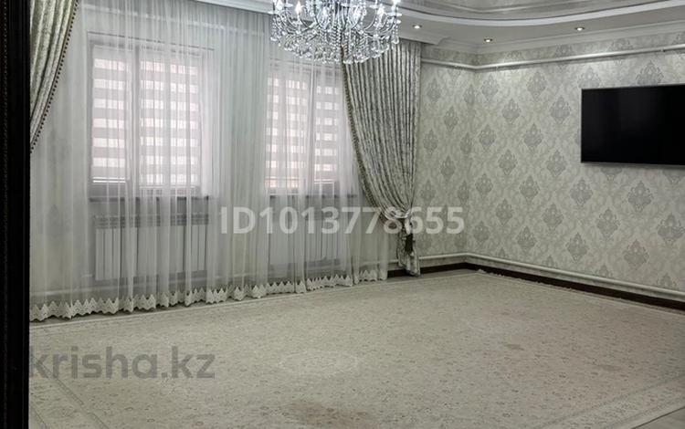 5-комнатная квартира · 300 м², Самал 7/13 — Т.д Нұрболат за 30 млн ₸ в Батыре — фото 2