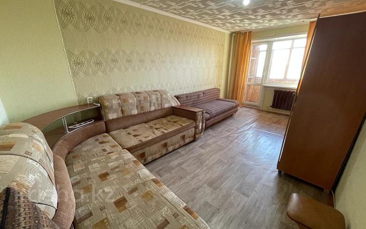 1-комнатная квартира, 35 м², 9/9 этаж, Сатыбалдина за 14.5 млн 〒 в Караганде, Казыбек би р-н — фото 2