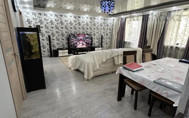 4-комнатная квартира · 93.7 м² · 5/5 этаж, мкр Михайловка , Аманжолова 21 за 35 млн ₸ в Караганде, Казыбек би р-н — фото 2