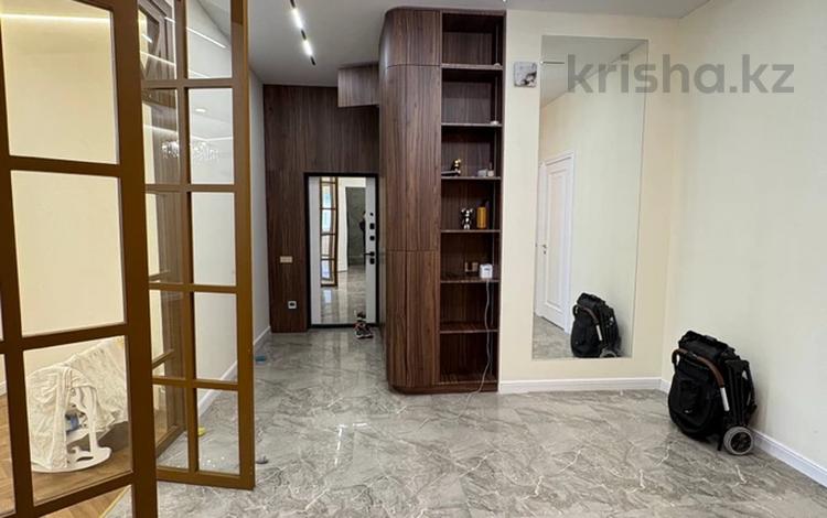 4-бөлмелі пәтер · 150 м² · 13/13 қабат, 16-й мкр 85, бағасы: 63 млн ₸ в Актау — фото 2