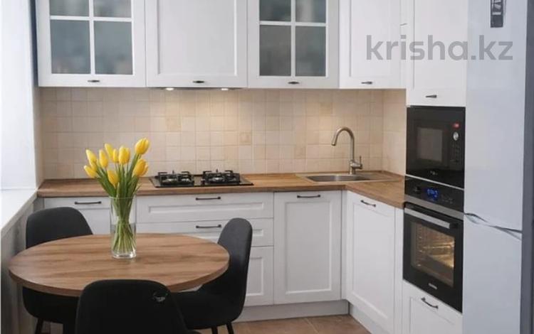 3-комнатная квартира · 54 м² · 1/3 этаж, мкр Новый Город, Воинов-Интернационалистов за 35 млн ₸ в Караганде, Казыбек би р-н — фото 2