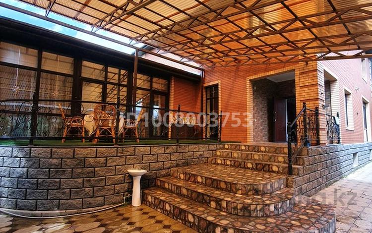 Дом · 4 комнаты · 400 м², мкр Акжар 153 — Медеубекова за 60 000 ₸ в Алматы, Наурызбайский р-н — фото 13