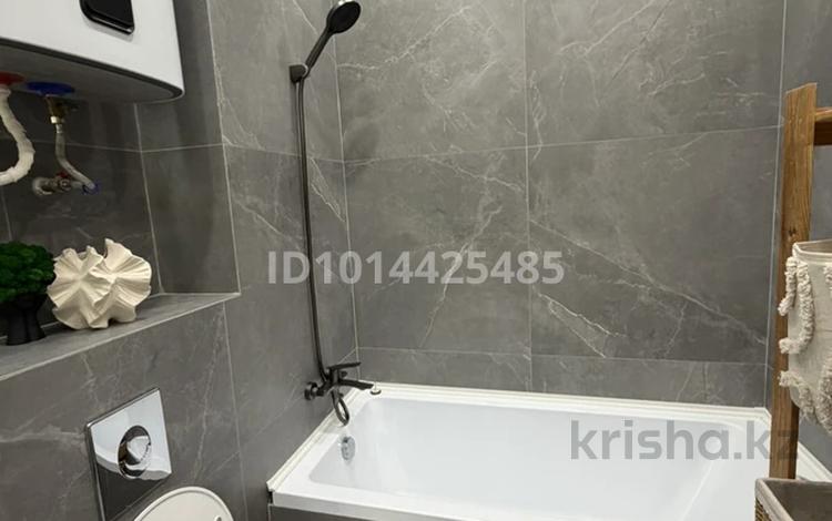 2-комнатная квартира · 56 м² · 1/4 этаж, мкр Городской Аэропорт, Алтын арқа 20 20 за 40 млн ₸ в Караганде, Казыбек би р-н — фото 3