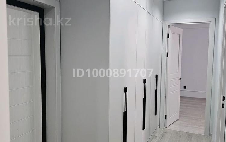 2-бөлмелі пәтер · 64.1 м² · 2/10 қабат, Центральный ш/а., Абая 26/1, бағасы: 300 000 ₸ в Атырау, мкр Центральный — фото 2