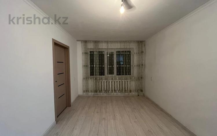 3-комнатная квартира · 43 м² · 1/5 этаж, Майкудук, 15й микрорайон за 9.5 млн ₸ в Караганде, Алихана Бокейханова р-н — фото 2