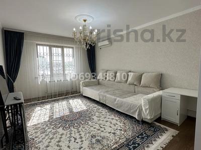 2-комнатная квартира, 69 м², 1/5 этаж помесячно, мкр Акбулак — Рыскулова - момышулы за 280 000 〒 в Алматы, Алатауский р-н