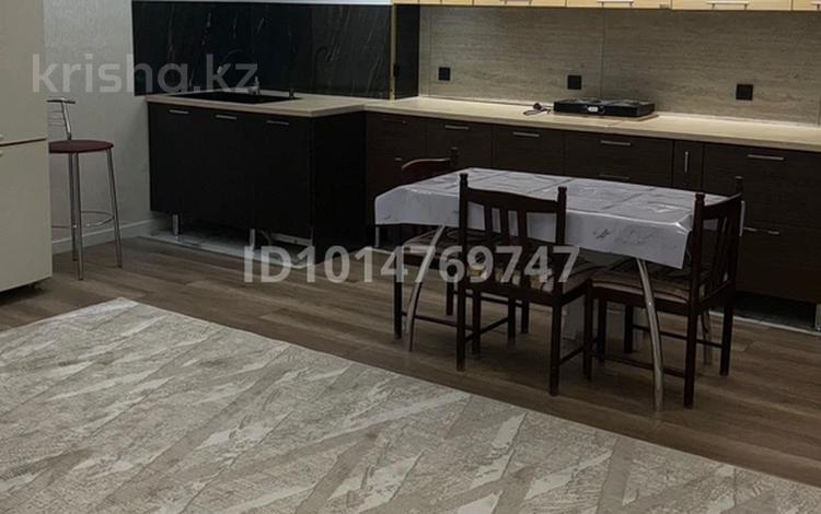 3-комнатная квартира · 89 м² · 3/10 этаж, 20-й мкр 8 участок за 280 000 ₸ в Актау — фото 2