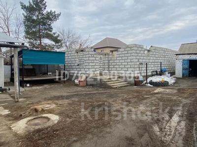 Отдельный дом · 3 комнаты · 53 м² · 5.3 сот., Старый город — Д.Кунаева и Т.Жургенова за 15.5 млн 〒 в Актобе