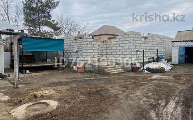 Отдельный дом · 3 комнаты · 53 м² · 5.3 сот., Старый город — Д.Кунаева и Т.Жургенова за 15.5 млн 〒 в Актобе — фото 2
