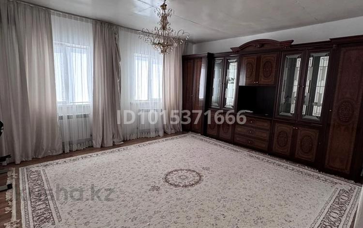 Отдельный дом · 3 комнаты · 120 м² · 8 сот., Толеген Айбергенов 17 за 150 000 ₸ в Атырау — фото 2