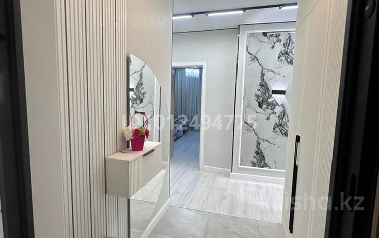 4-комнатная квартира · 130 м² · 6 этаж, Е-36 2, 4, 5, 9, 11 за 750 000 ₸ в Астане, Нура р-н — фото 8