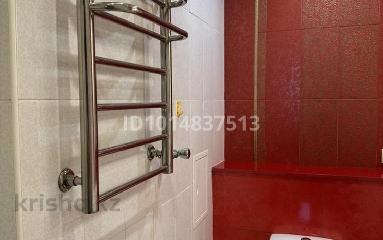 2-бөлмелі пәтер · 65 м² · 3/9 қабат, Аскарова Асанбая 21/3, бағасы: 60 млн ₸ в Алматы, Наурызбайский р-н — фото 2