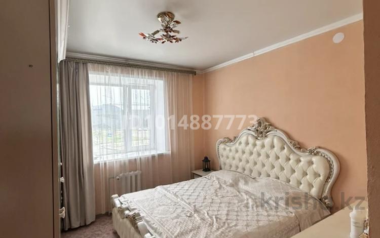 2-бөлмелі пәтер · 62.1 м² · 2/9 қабат, Карагайлы 48 — 2-комнатная квартира продаётся. Квартира просторная, имеется балкон. Туалет и ванная комната раздельные. Прямо возле дома находится магазин. Рядом больница, школа и остановка. Дом тёплый. Прямо перед домом строится школа Binom. Отличное расположение, всё необходимое находится рядом., бағасы: 31 млн ₸ в Семее — фото 2