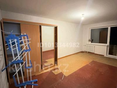2-комнатная квартира · 54 м² · 4/5 этаж, 15 мкр 3 дом за 10 млн ₸ в Караганде, Алихана Бокейханова р-н