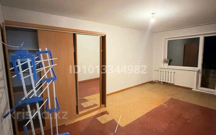 2-комнатная квартира · 54 м² · 4/5 этаж, 15 мкр 3 дом за 10 млн ₸ в Караганде, Алихана Бокейханова р-н — фото 2