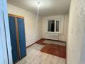 2-комнатная квартира · 54 м² · 4/5 этаж, 15 мкр 3 дом за 10 млн ₸ в Караганде, Алихана Бокейханова р-н — фото 2