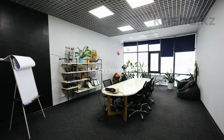 Кеңселер, кабинеттер және жұмыс орындары · 90 м², бағасы: 810 000 ₸ в Алматы, Медеуский р-н — фото 9
