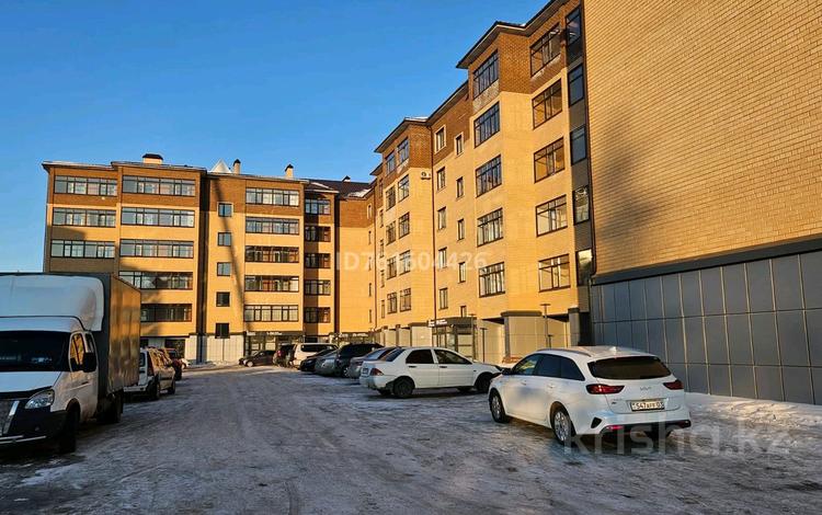 3-комнатная квартира · 80 м² · 3/5 этаж, Ауэзова 20 за 45 млн 〒 в Щучинске — фото 2