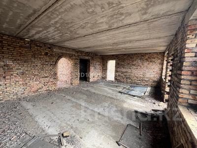 Отдельный дом · 9 комнат · 350 м² · 18 сот., 1-й квартал, 1-й квартал — 7 квартал за 16 млн 〒 в Караганде, Алихана Бокейханова р-н