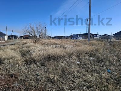 Участок · 10 соток, Рычкулбекова 1 — Находиться напротив магазина Алгабас, расположена по главной дороге за 10 млн 〒 в Талдыкоргане, село Ынтымак