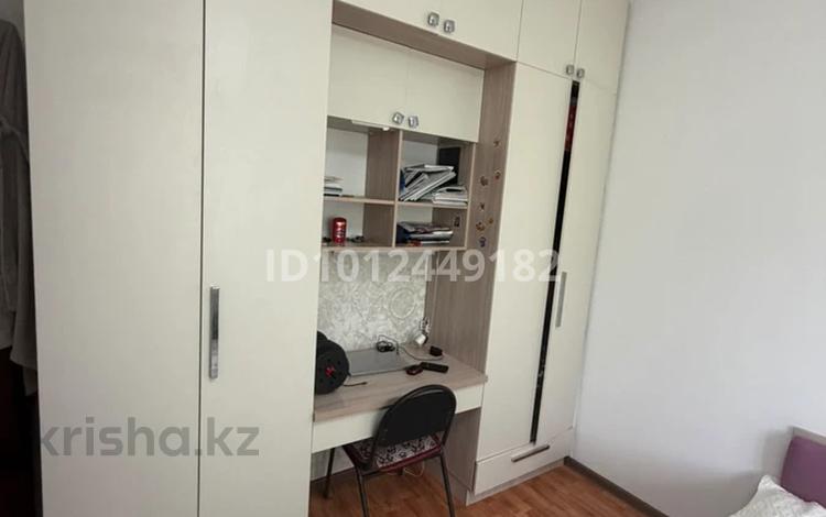 3-комнатная квартира · 64.8 м² · 3/5 этаж, мкр Тастак-3, Дуйсенова 29 за 55 млн ₸ в Алматы, Алмалинский р-н — фото 2