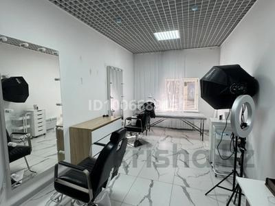Салоны красоты, кабинеты и рабочие места, студии · 17 м² за 50 000 〒 в Актобе
