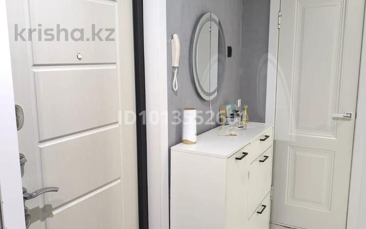 2-бөлмелі пәтер · 44 м² · 1/5 қабат, 15-шағынаудан 15, бағасы: 12 млн ₸ в Караганде, Алихана Бокейханова р-н — фото 2