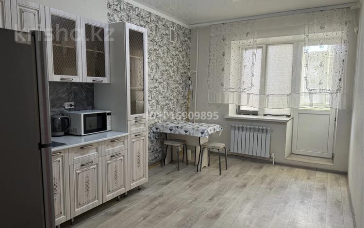 1-бөлмелі пәтер · 40 м² · 5/6 қабат, Сергей Тюленина 6, бағасы: 10 000 ₸ в Уральске — фото 2