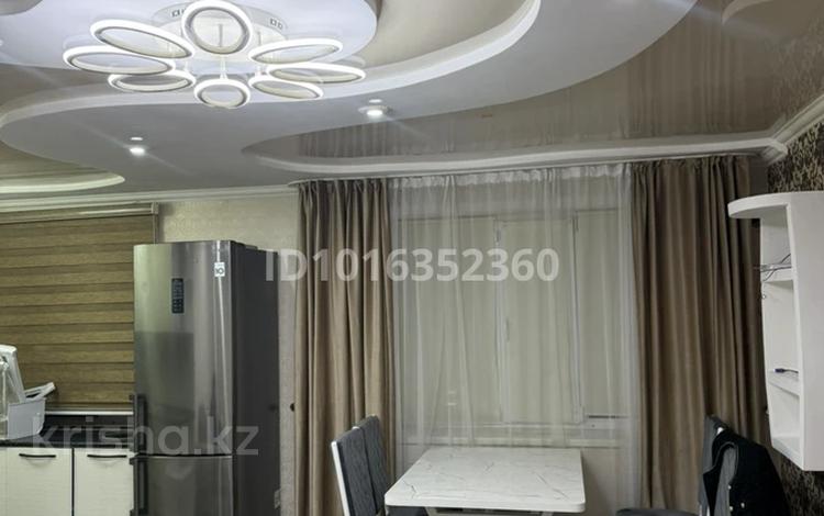 3-комнатная квартира · 60 м² · 1/5 этаж, мкр Акбулак 1 — Центральная мечеть за 200 000 ₸ в Таразе — фото 2