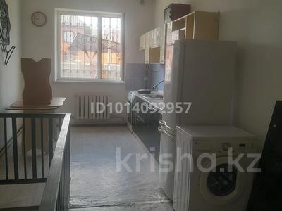 1-бөлмелі пәтер · 50 м² · 1/3 қабат, Муратбаева 49А, бағасы: 65 000 ₸ в Талдыкоргане, мкр военный городок Жулдыз