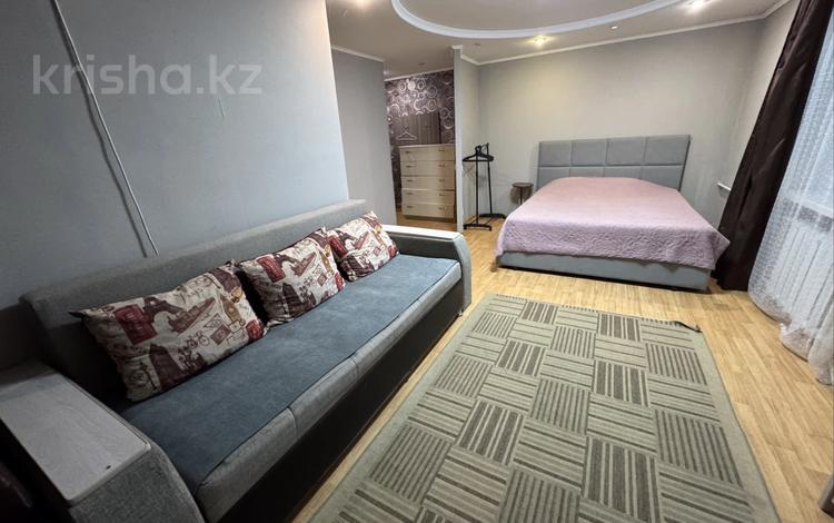 1-комнатная квартира · 33 м² · 4/5 этаж, проспект Ауэзова 49Б за 12 000 ₸ в Усть-Каменогорске — фото 17