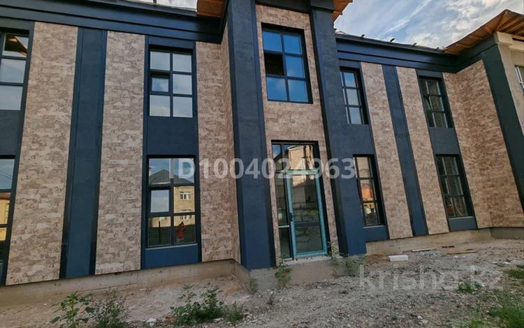 6-комнатная квартира · 240 м² · 1/2 этаж, мкр Кунгей , Мкр Кунгей ул 2 — Академия спорта за 64 млн 〒 в Караганде, Казыбек би р-н — фото 2