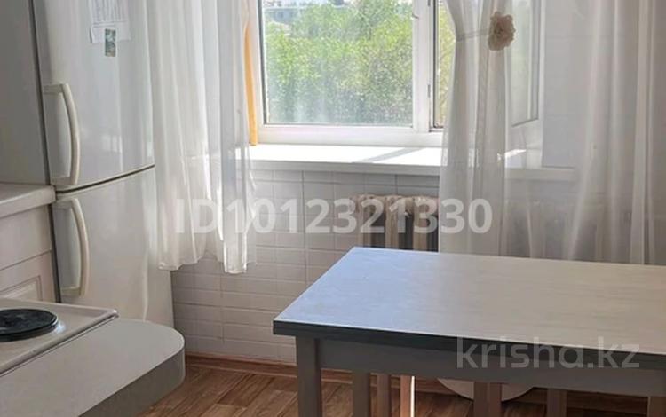 3-бөлмелі пәтер · 54 м² · 3/5 қабат, Б-р Гарышкерлер 33, бағасы: 20 млн ₸ в Жезказгане — фото 2